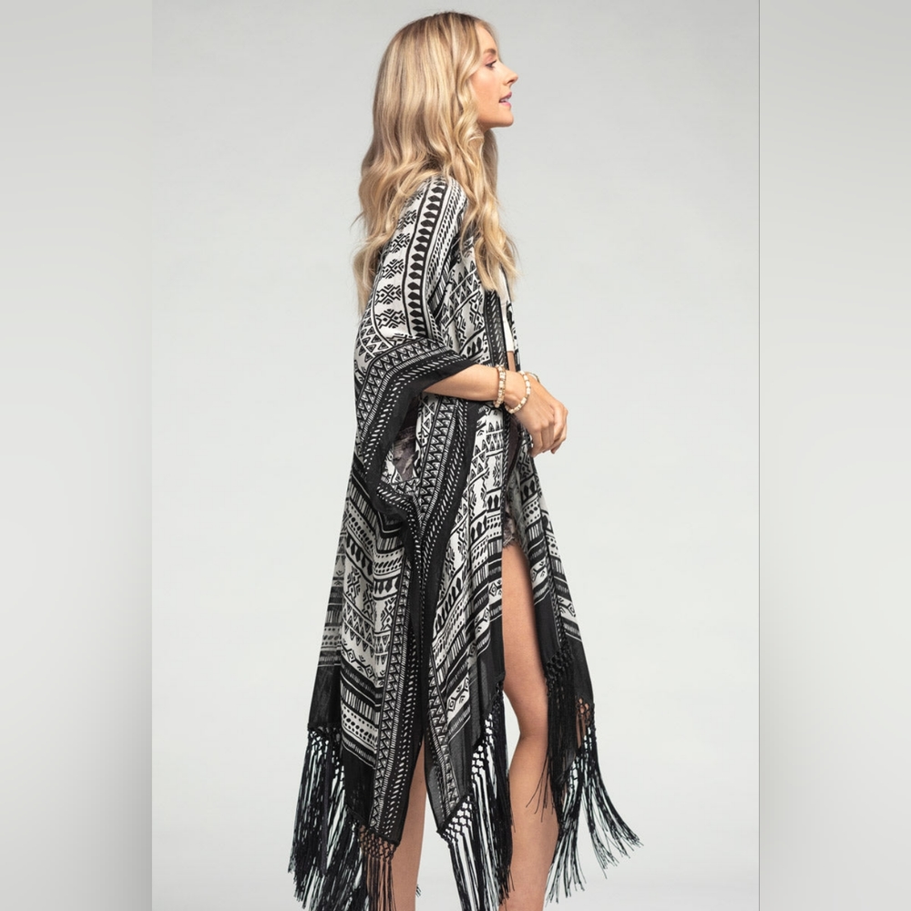 Sophisticated Ethnic Inspired Black & White Print Kimono w/ Black Tassels - Picture 4 of 7